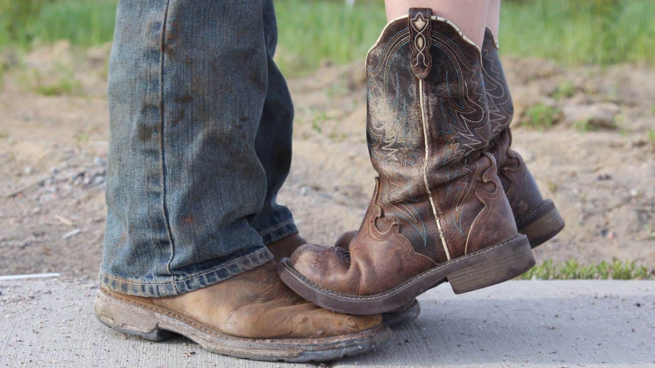 how to get stains out of leather boots